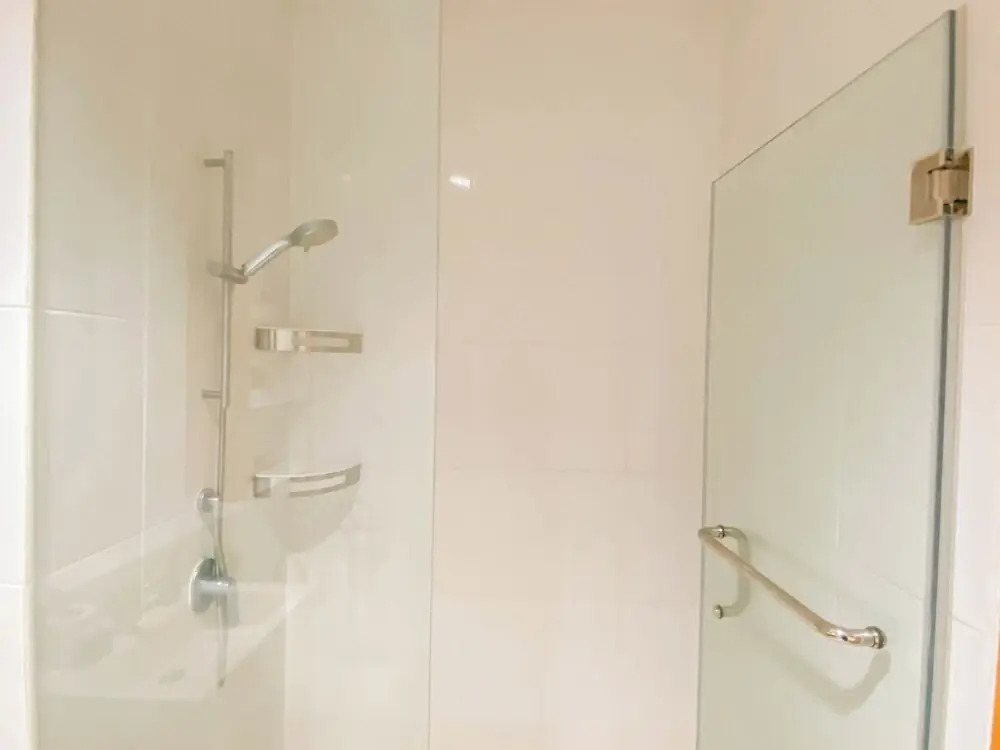 Warm Contemporary 2Br Apartment At Samara Suites