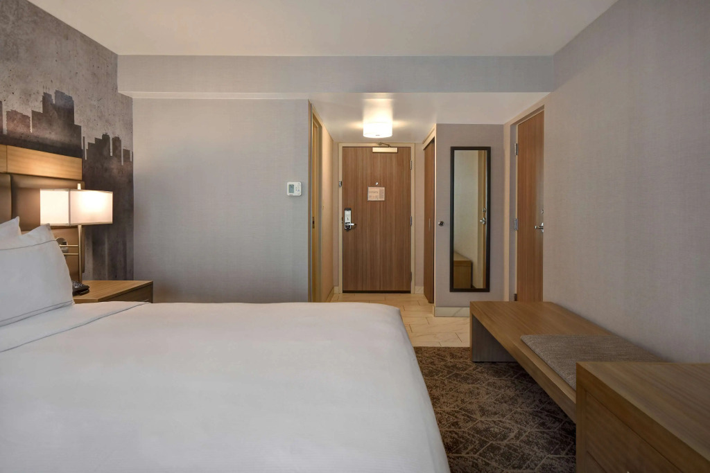DoubleTree by Hilton St. Louis Airport, MO