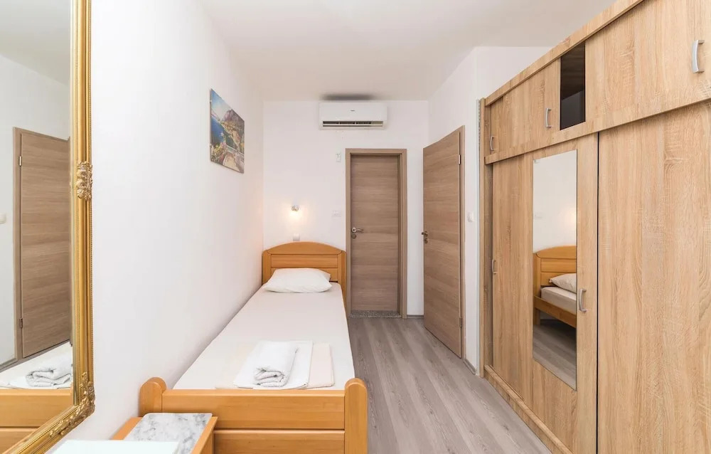 Amazing Home in Okrug Gornji With Sauna, Wifi and 4 Bedrooms