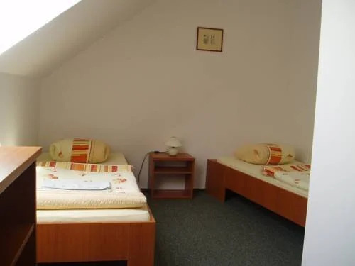 Česká Hospoda - hlavní budova s restaurací, Depandance 1, Depandance 2