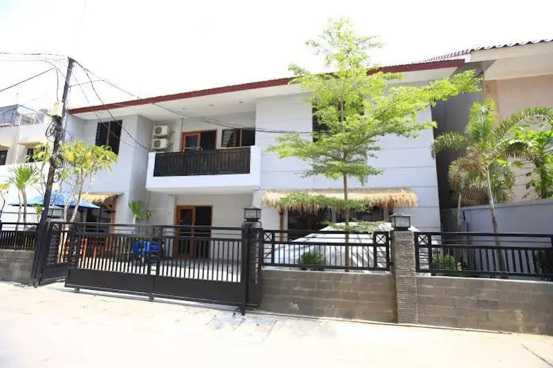 RedDoorz near Hayam Wuruk