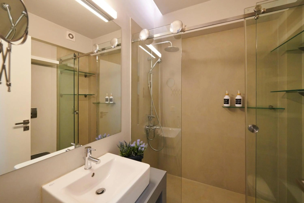 MaMaison N°5 Penthouse Loft, Private Pool, Acropolis view, Ultra high speed Internet 300 Mbps, Short walk to Acropolis, Parking upon request, 1 from metro