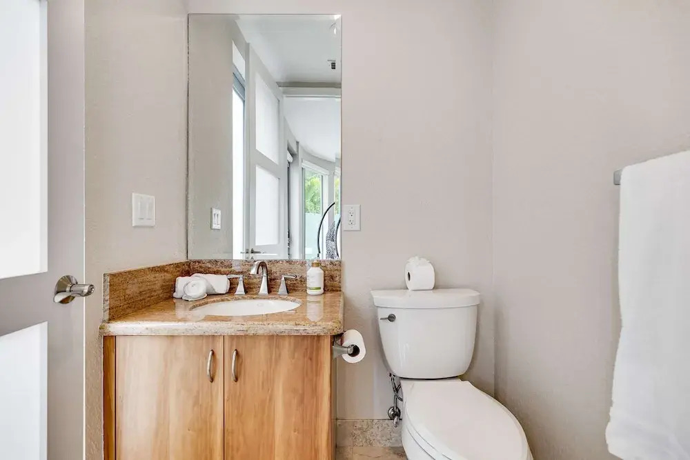NEW 3-story Townhome With Pool Room Expansive Balcony Seconds Away From Las Olas
