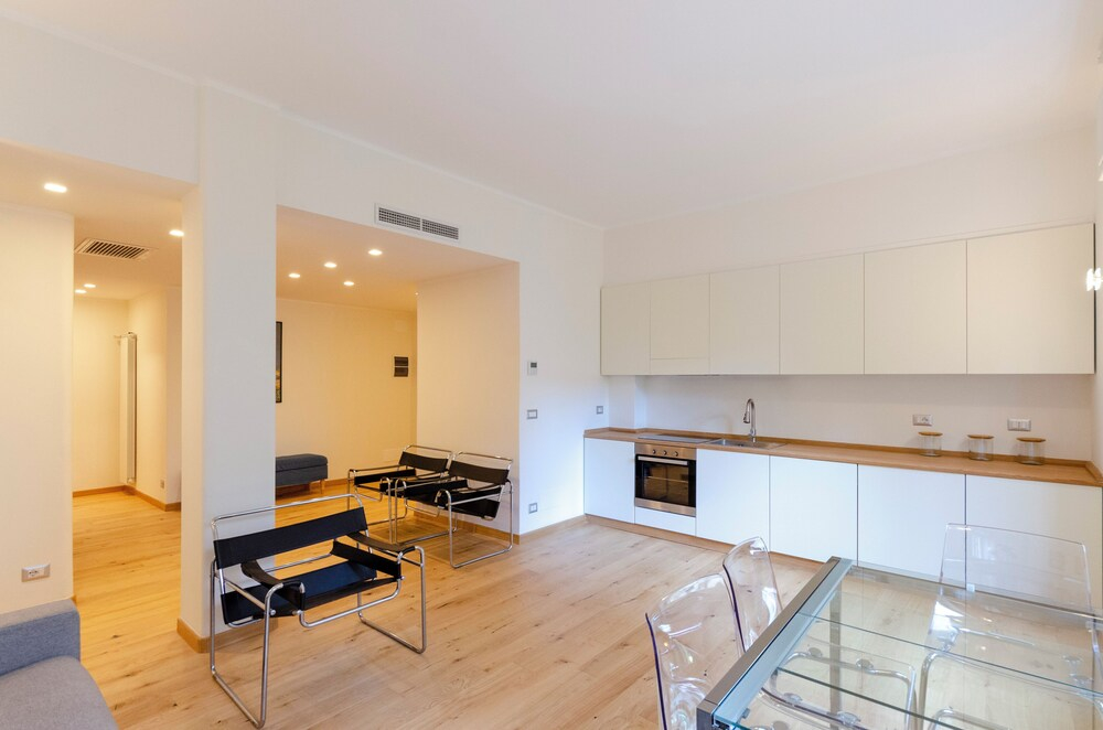 2 Flats Combined Spacious Family Retreat