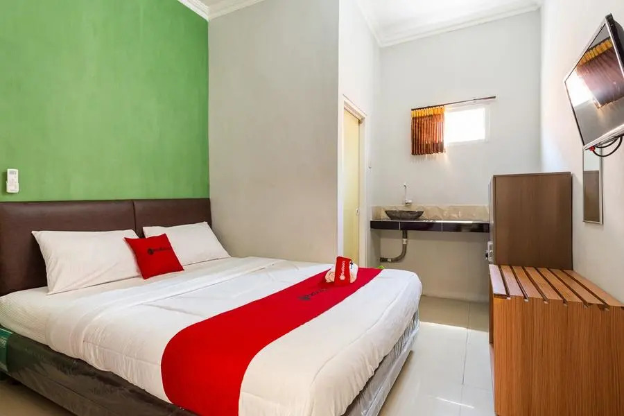 RedDoorz near Juanda International Airport 2