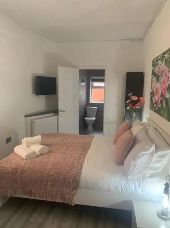 Bloomsbury House - Modern studios near Anfield