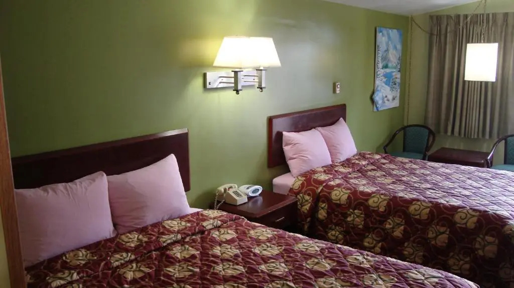 Pinconning Trail Inn Motel