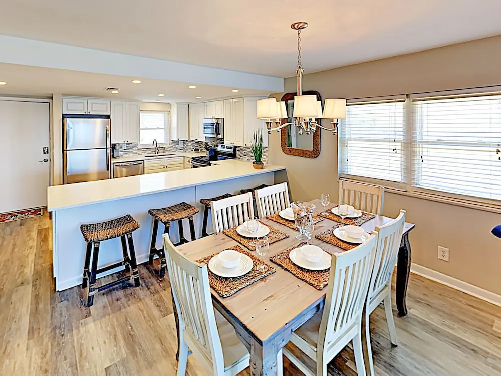 New Listing! Oceanfront - Walk To Beach 2 Bedroom Condo