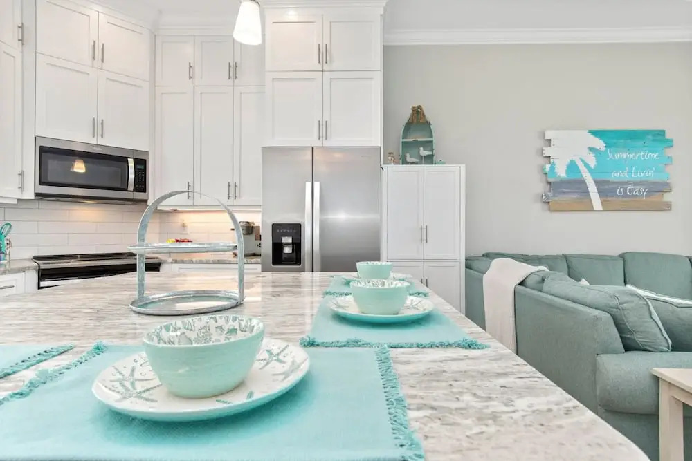 Luxury Beach Condo 5 Min Walk to Beach Shops