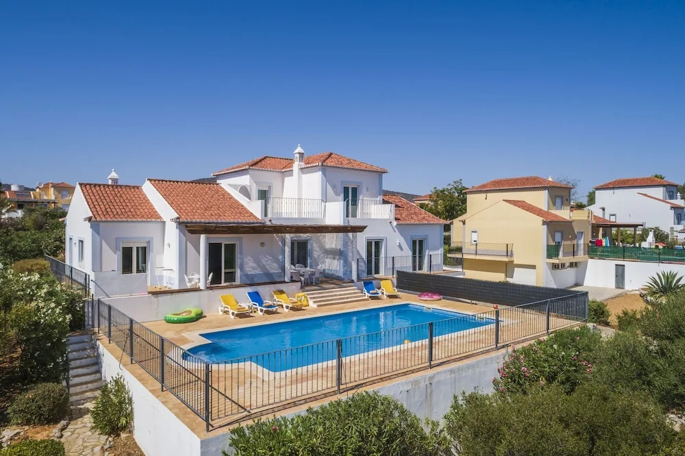 Villa Nina With 4 Bedrooms and 4 Bathrooms