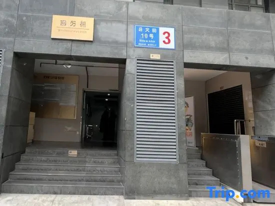 SUNSHINE HOSTEL (Female Only)