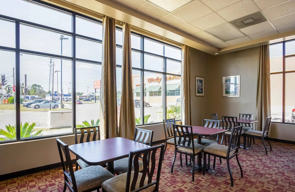 Econo Lodge Garden City - Savannah