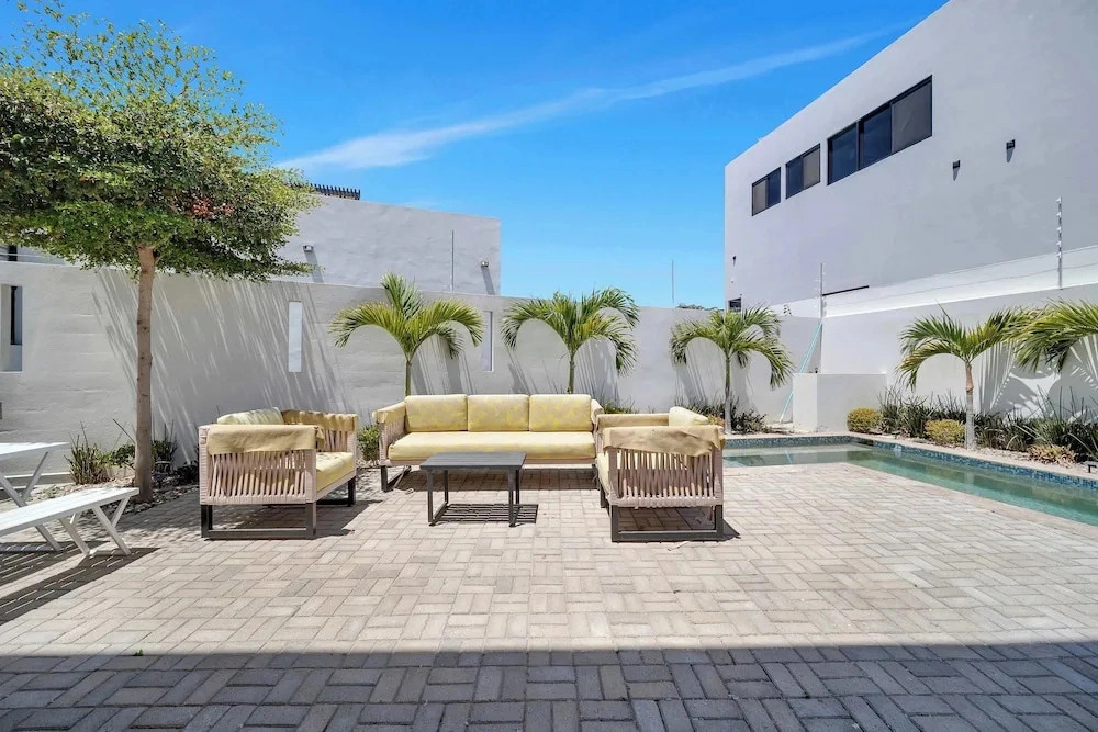 Stunning & Beautiful House With Private Pool
