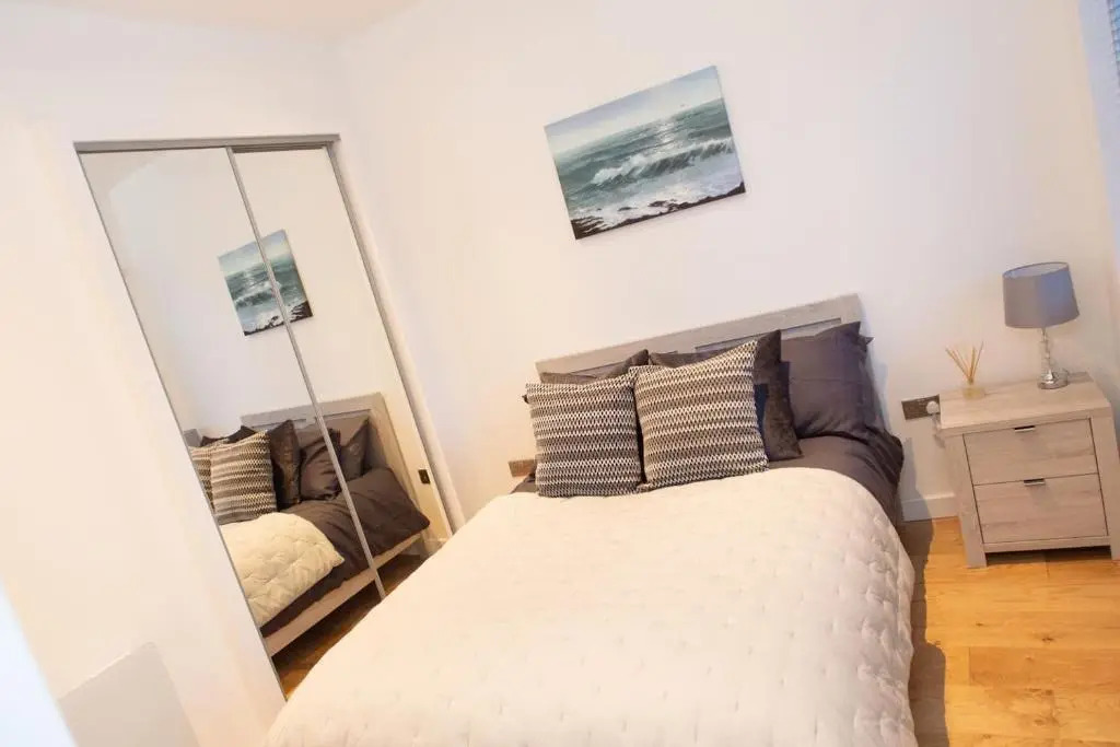 Stylish and Clean 1 Bed Apartment Maidenhead Town center