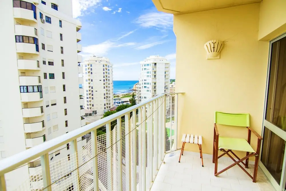 Apartment With one Bedroom in Armação de Pêra, With Wonderful sea View, Shared Pool, Balcony