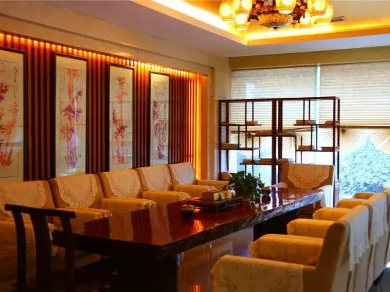 Qujing Yishi Yihe Hotel (Cuifeng Road, Qilin District)