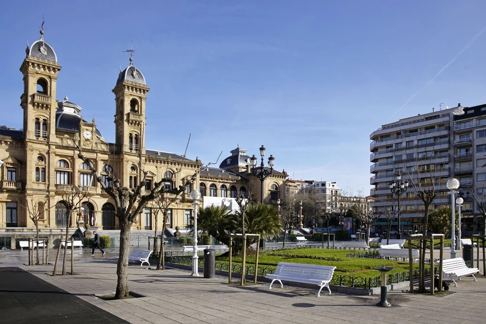 Playa de La Concha 4 by FeelFree Rentals