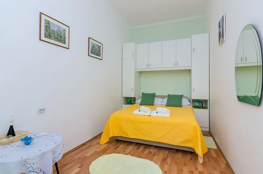 Room Mimi