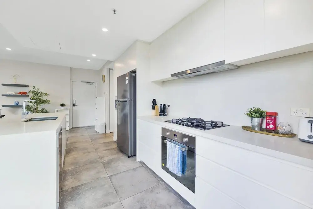 Kozyguru | Mascot | 2 Bed Apt + Free Parking