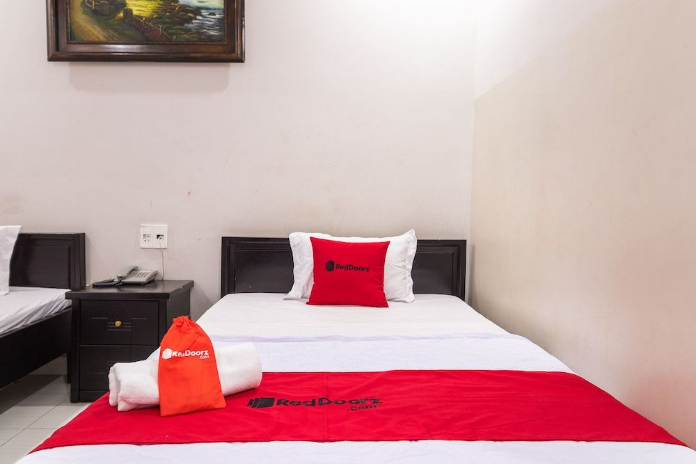 RedDoorz @ Phan Huy Ich Street