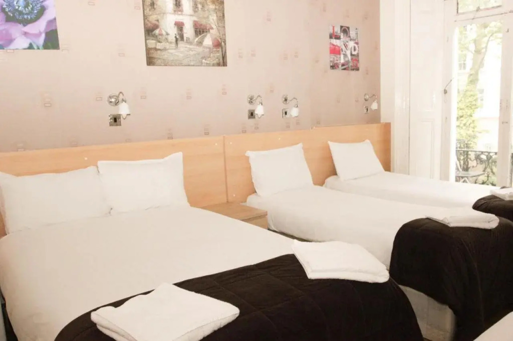 Tonys House Hotel