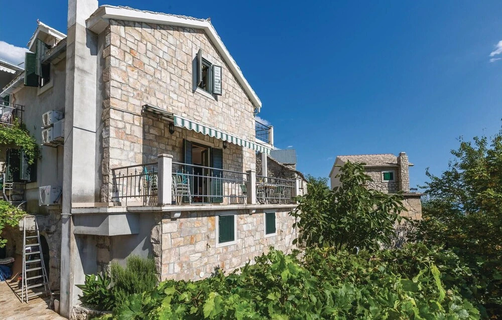 Beautiful Home in Baska Voda with Hot Tub & 3 Bedrooms