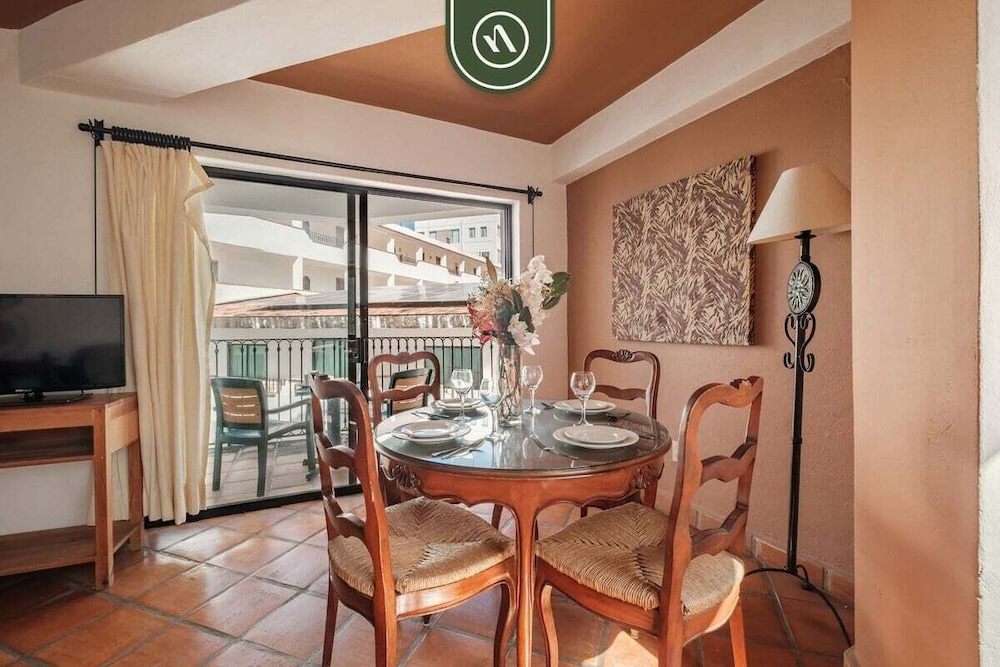 Amazing 2 BR Condo - Partial Oceanview - Pool