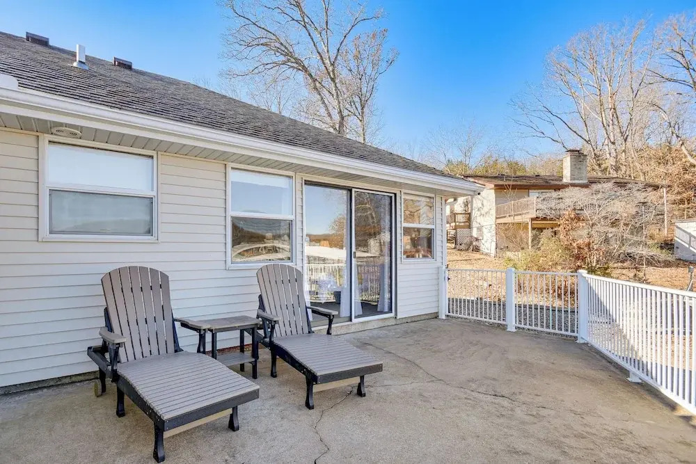 Private Hot Tub, Fire Pit! Lakefront Ozarks Escape