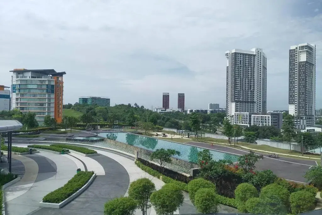HA213-Pool view Studio unit-Hyve-Cyberjaya- Free WiFi - Free parking-Netflix