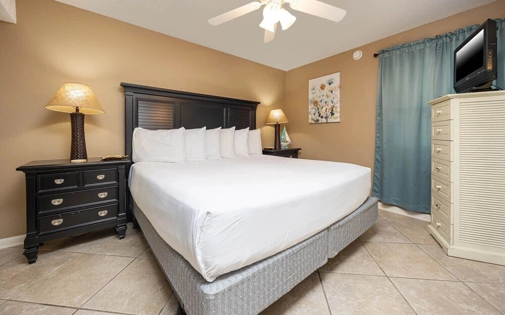 Phoenix Vi 61007 1 Bedroom Condo