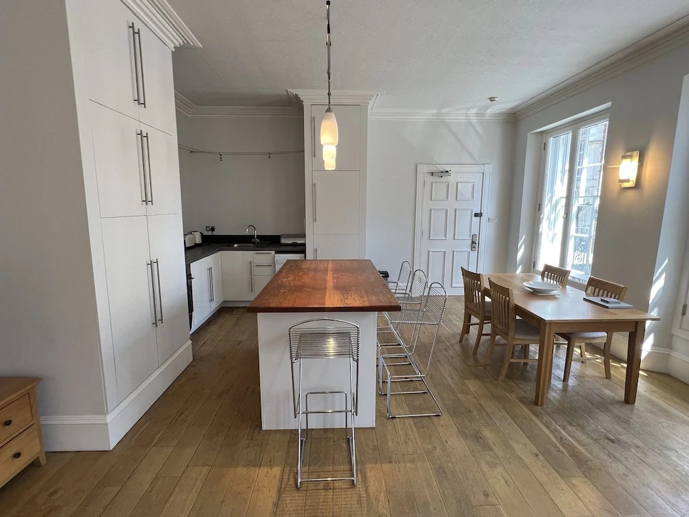 Central 1-bed Apartment in Inverness, Sleeps 4
