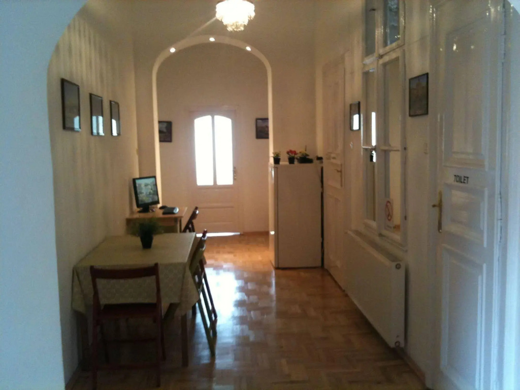  Caterina Hostel and Guesthouse