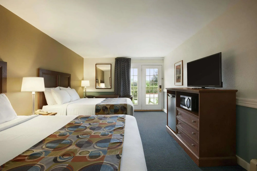 Days Inn by Wyndham Shelburne/Burlington