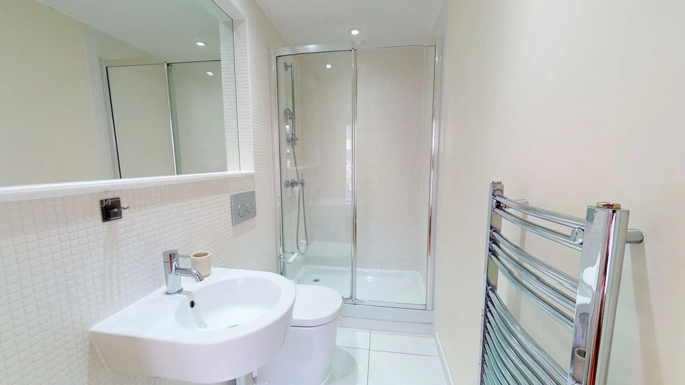 Inviting 2-bed/2-bath Apartment in London