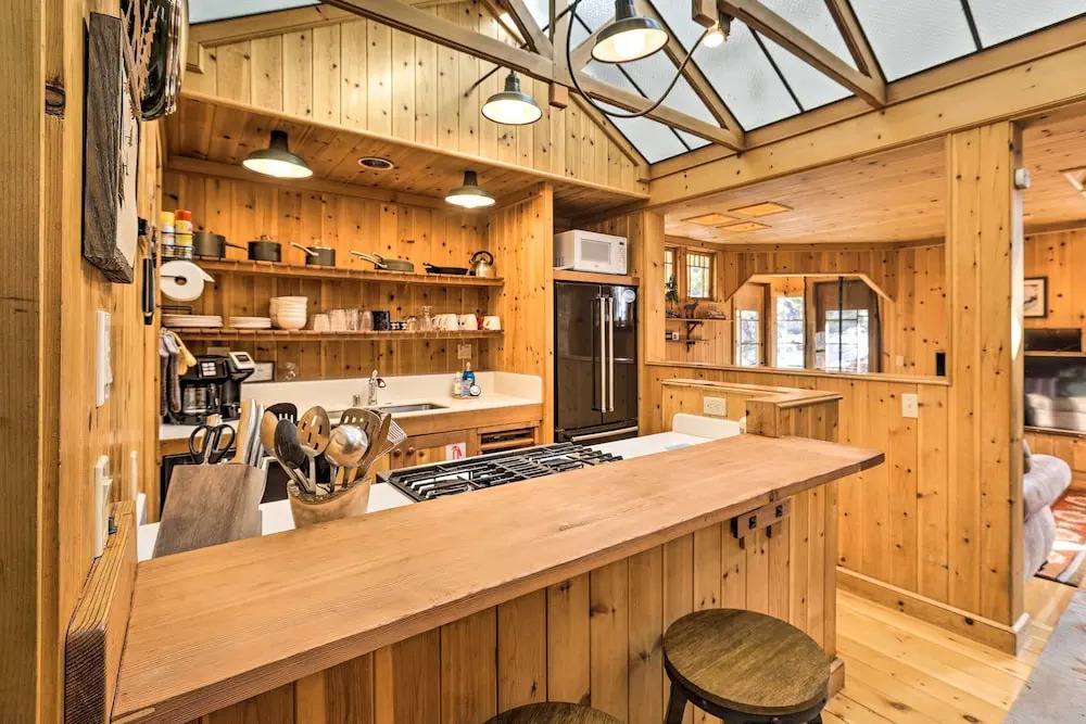 < 1 Mi to Heavenly Lifts: Tahoe Area Townhome!