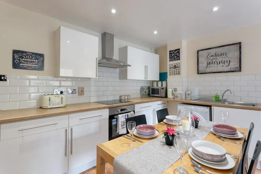 Stylish 4 Bedroom Property in East London