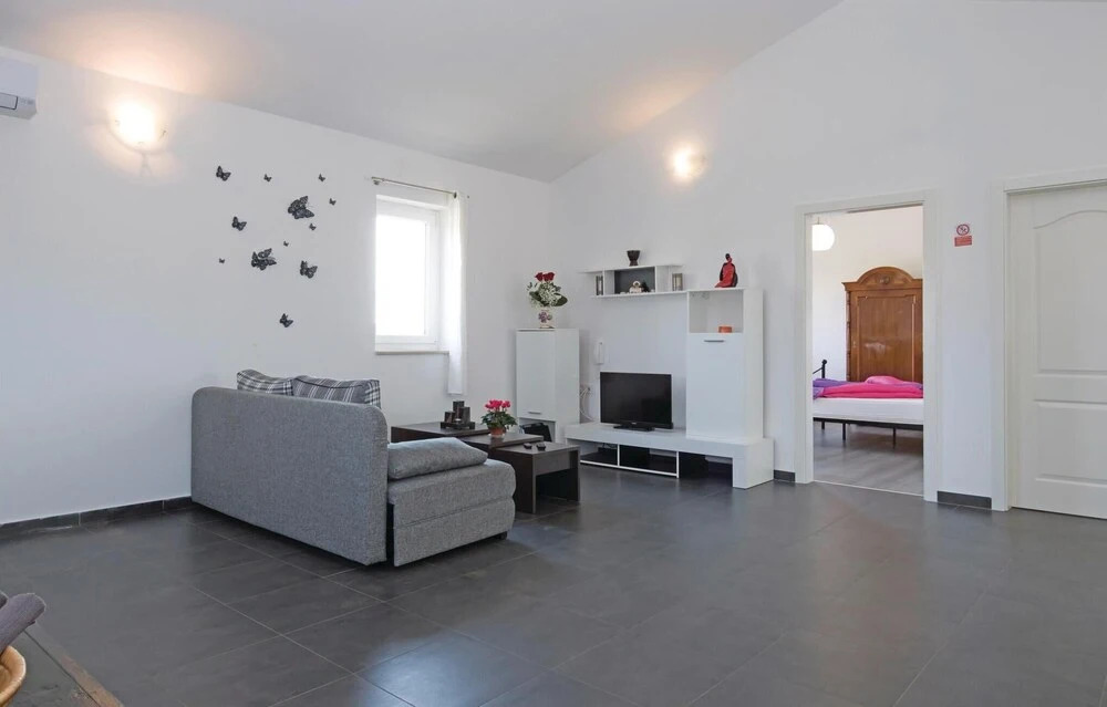 Awesome Home in Vodnjan With Wifi and 2 Bedrooms