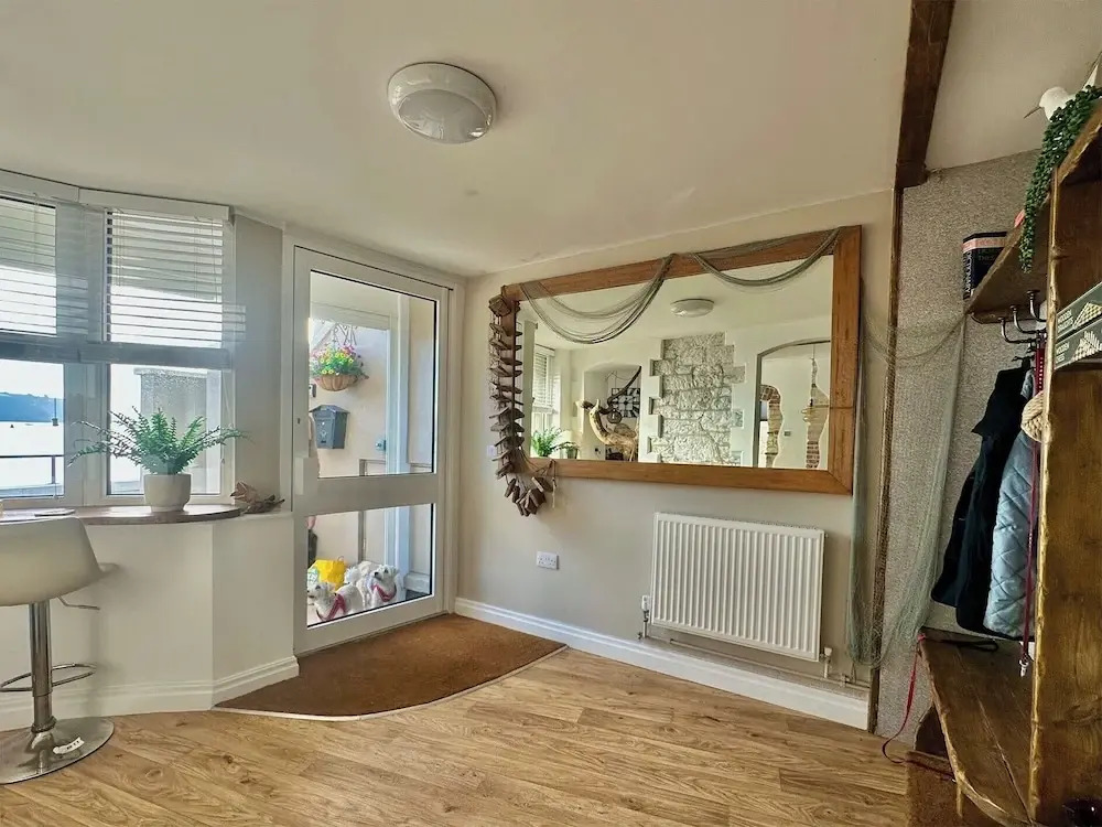 Seafront Cottage - Beach Access - Pet Friendly
