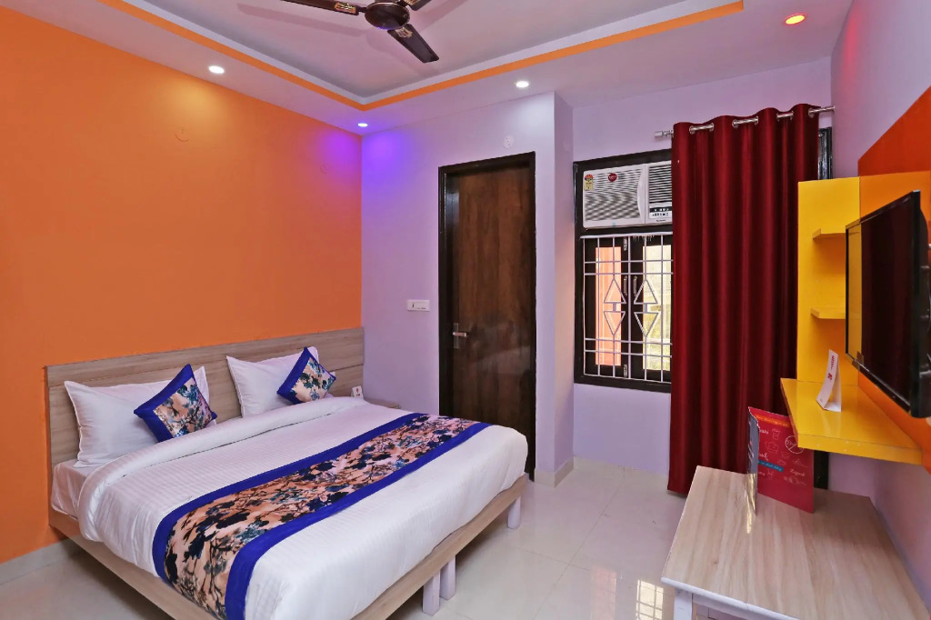 OYO 14822 Rose Residency