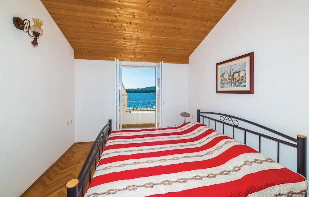 Beautiful Home in Rogoznica With Wifi and 3 Bedrooms
