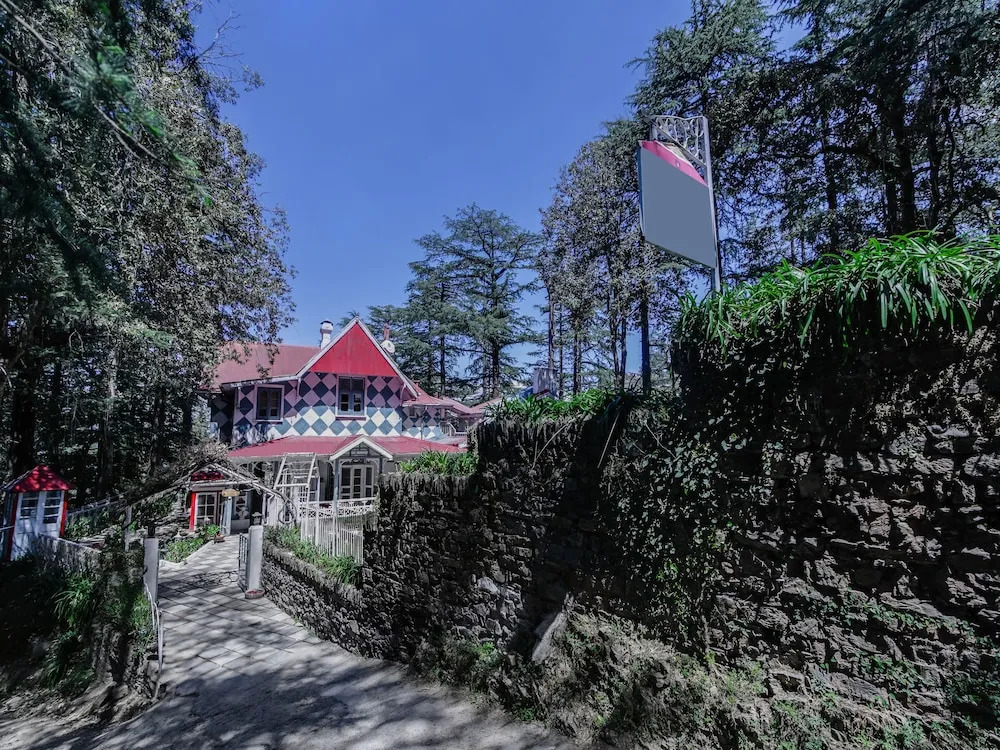 OYO 35498 Shimla British Resort