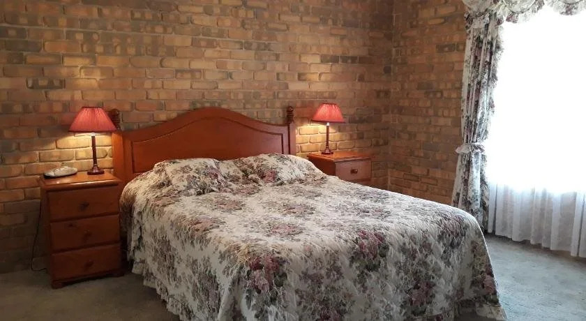 Acacia Apartments