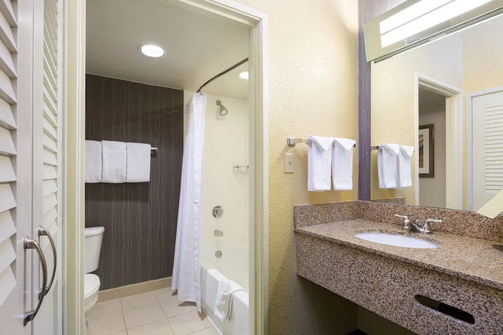 Courtyard by Marriott Austin The Domain Area