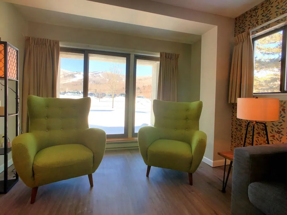 MG 3C16 - Wow!  Location. Views. Pool. Sauna. Shops.  2 Bedrooms