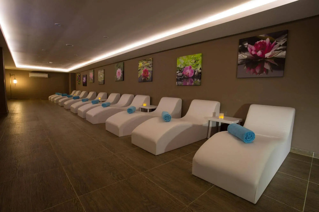 Water Side Resort & Spa
