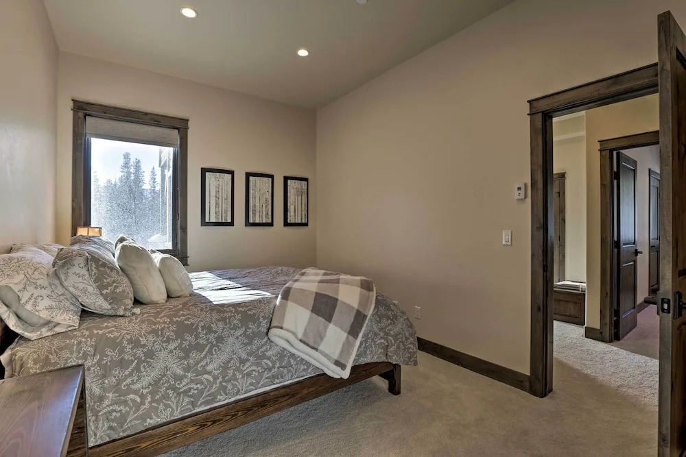 Ideally Located Winter Park Townhouse w/ Hot Tub!