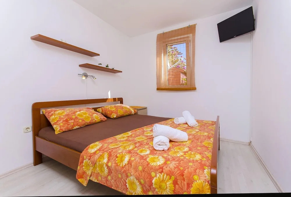 House With one Bedroom in Stari Grad, With Enclosed Garden and Wifi -