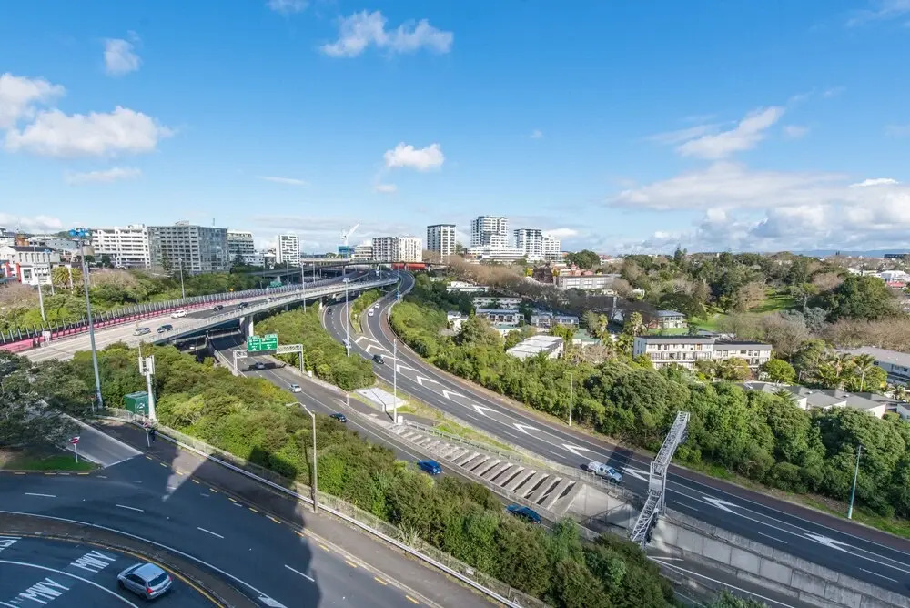 Ehome - Brand New In CBD with Pool, Sauna, Gym, Netflix