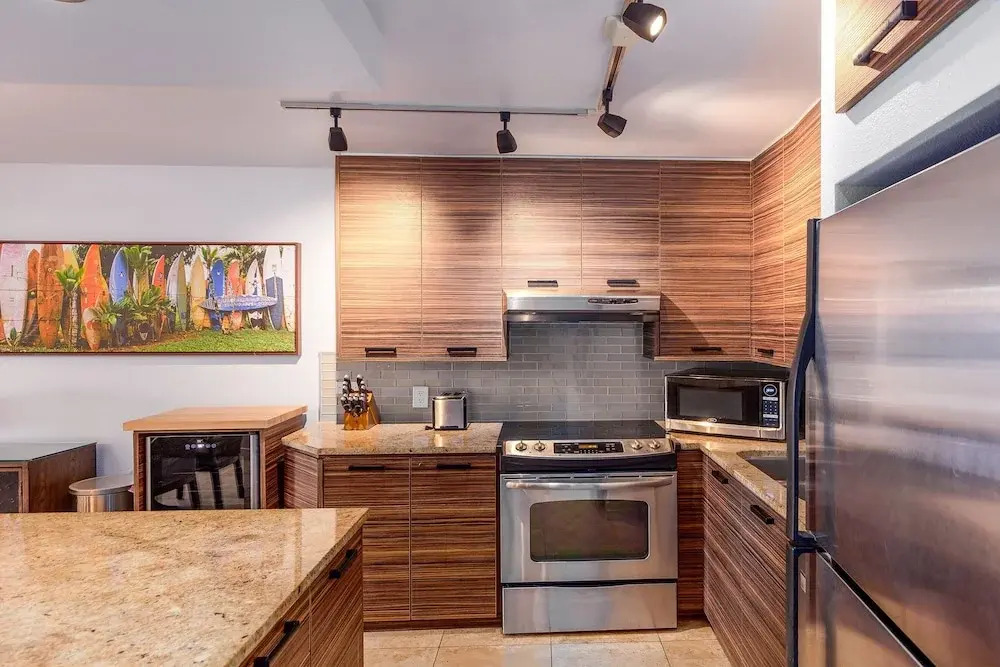 Kamaole Sands 10-403 - Stunning Renovation - Penthouse Level - Split AC - Look!
