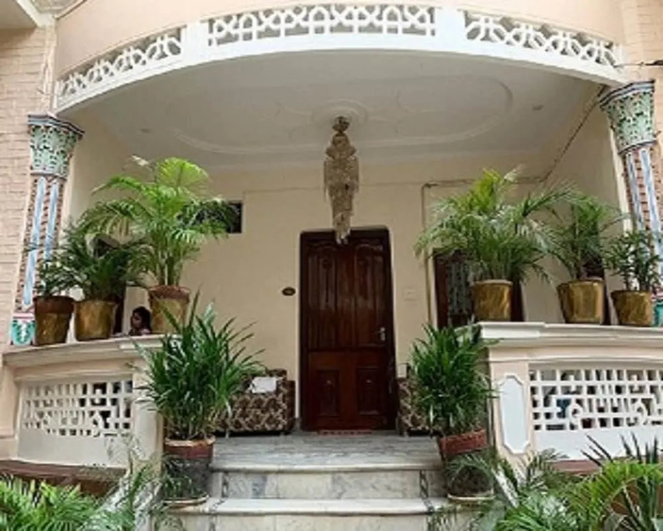 Shree Ganesha Palace Near Kashi Vishwanath Temple